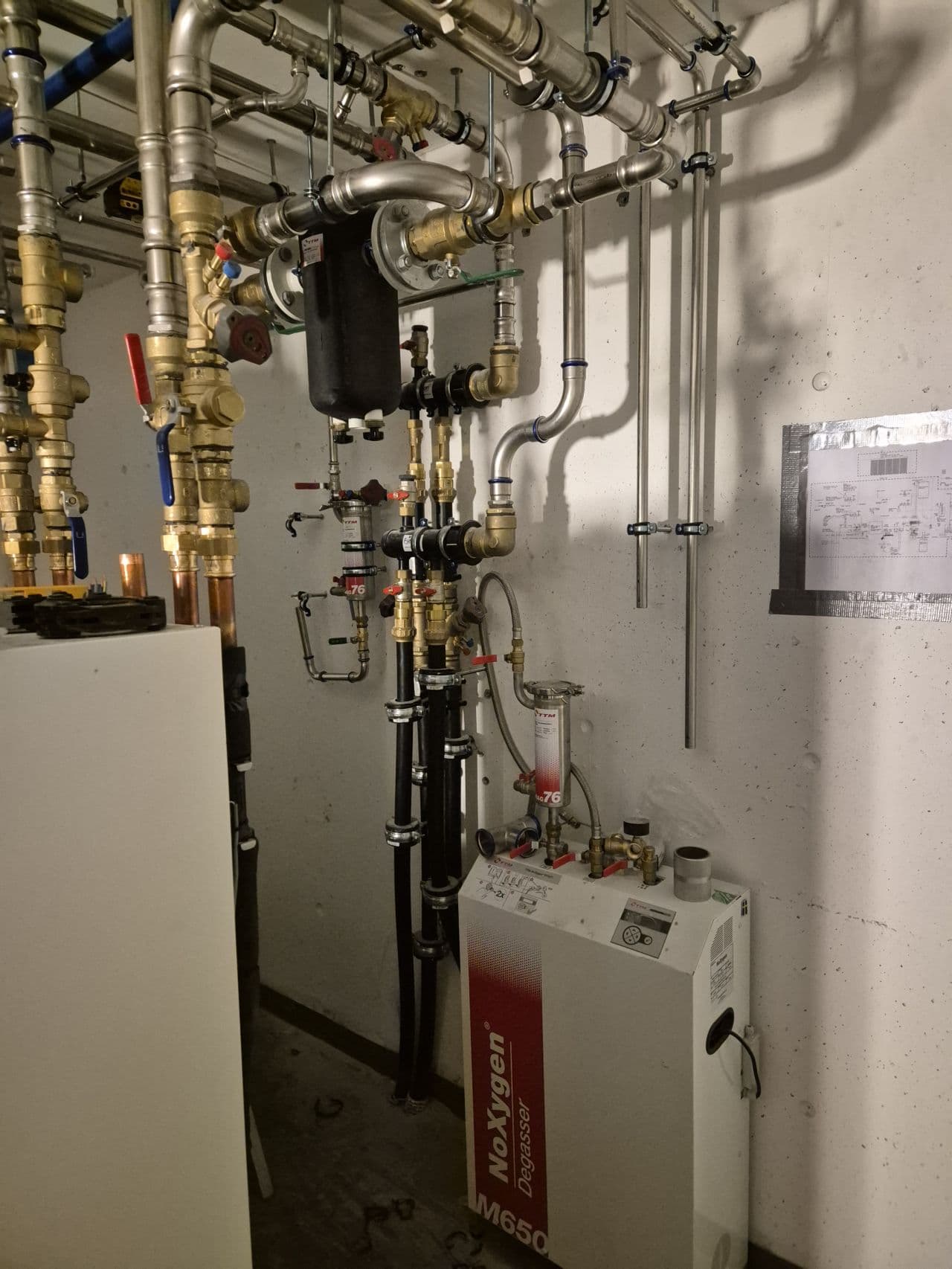 Teknisk rom med røranlegg i Bogafjell G4 — prosjektert av KM Prosjektering